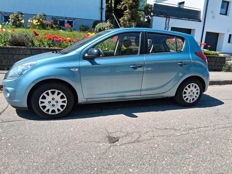 Blau Gebraucht 2012 Hyundai i20 Kleinwagen | 3.300 € (Fairer Preis) - Bild 1/4