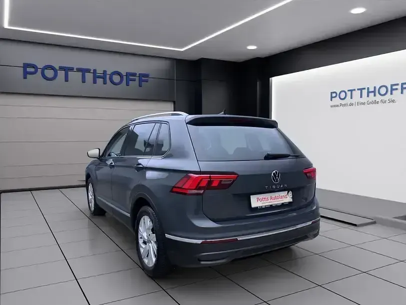 Gebraucht VW Tiguan Active 150 PS (110 kW) 2023 Delfingrau metallic SUV