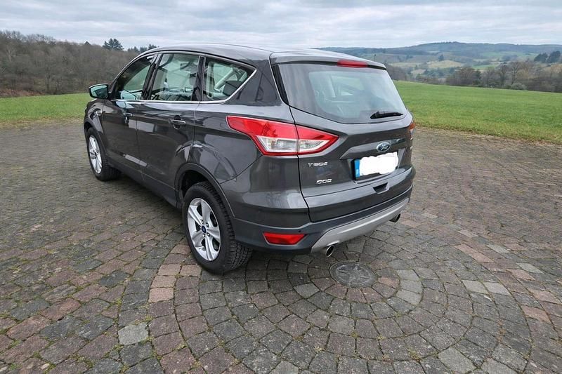 Gebraucht Ford Kuga Titanium 150 PS (110 kW) 2016 Silber SUV