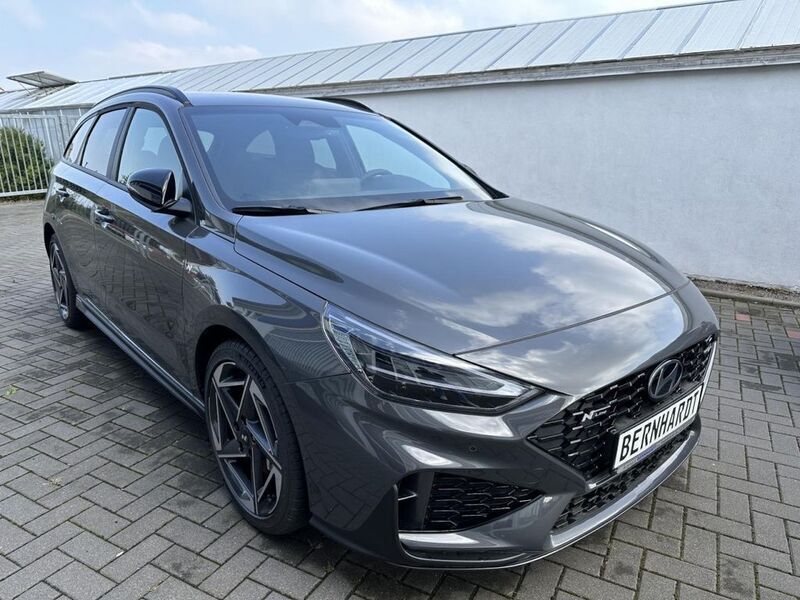 Grau Neu 2024 Hyundai i30 N Line Limousine | 29.990 € (Etwas zu teuer) - Bild 1/4