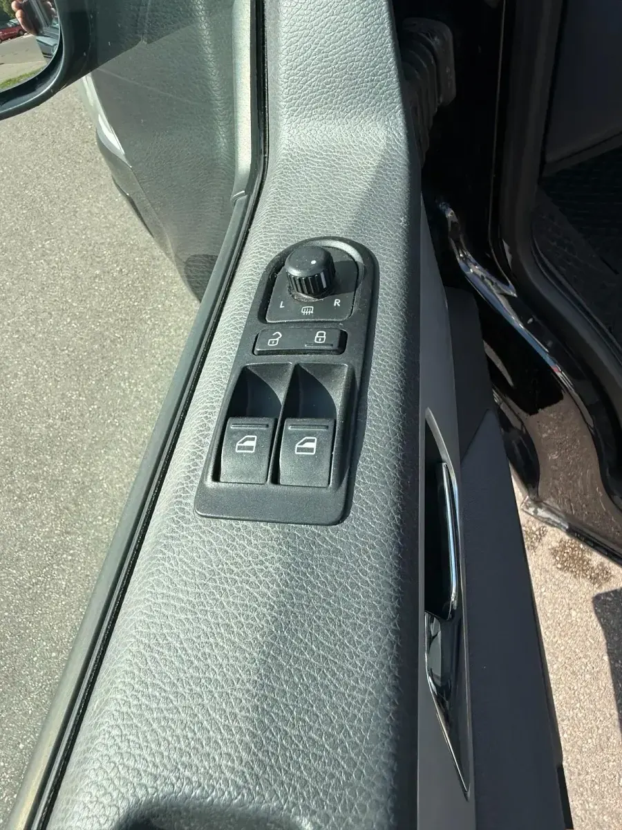 Gebraucht VW Multivan 179 PS (131 kW) 2013 Schwarz Van / Kleinbus