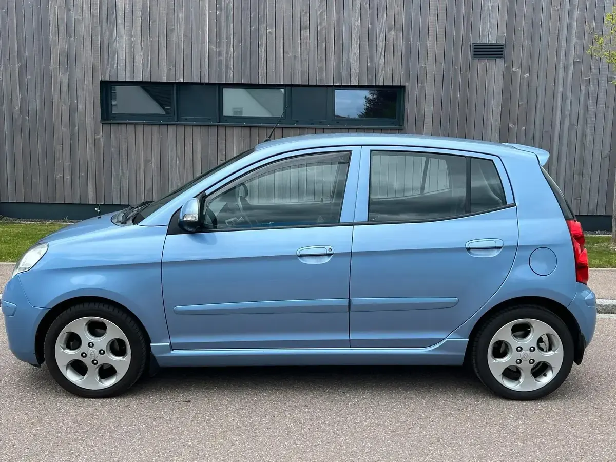 Second-hand Kia Picanto 65 CP (47 kW) 2008 Albastru Hatchback