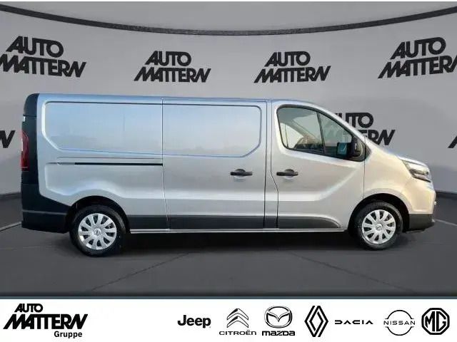 Silber Gebraucht 2023 Nissan Primastar Van / Kleinbus | 30.928 € - Bild 1/4