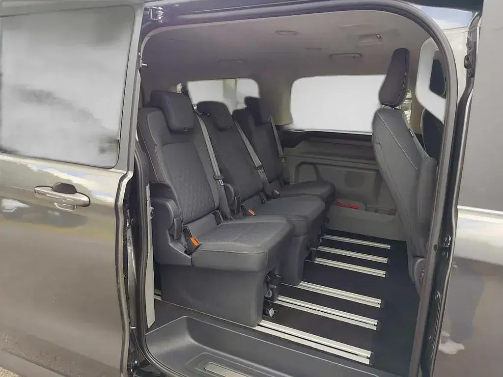 Gebraucht Ford Tourneo Titanium 136 PS (100 kW) 2025 Grau Van / Kleinbus