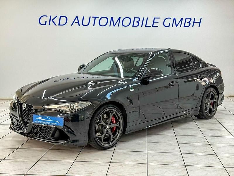 Schwarz Gebraucht 2021 Alfa Romeo Giulia Quadrifoglio Limousine | 59.990 € (Teuer) - Bild 1/4