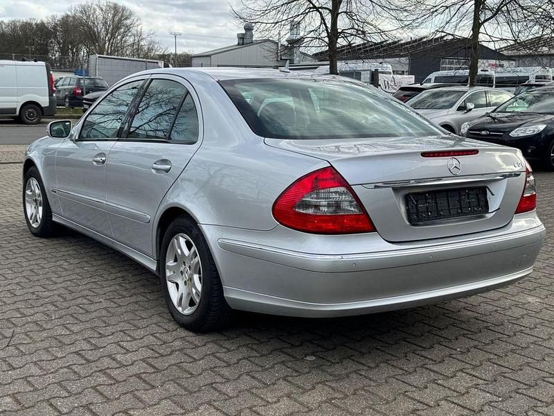 Gebraucht Mercedes E280 190 PS (139 kW) 2006 Silber Limousine