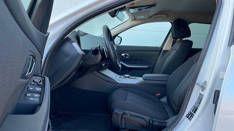 Gebraucht BMW 320 Efficient Dynamics 190 PS (139 kW) 2024 Mineralweiß metallic Kombi