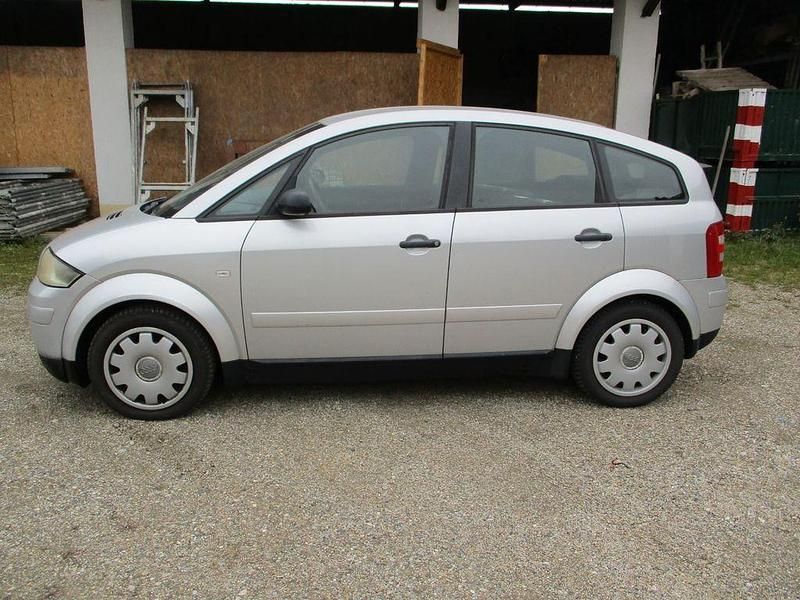 Gebraucht Audi A2 75 PS (55 kW) 2002 Silbersee/lichtsilber Kleinwagen