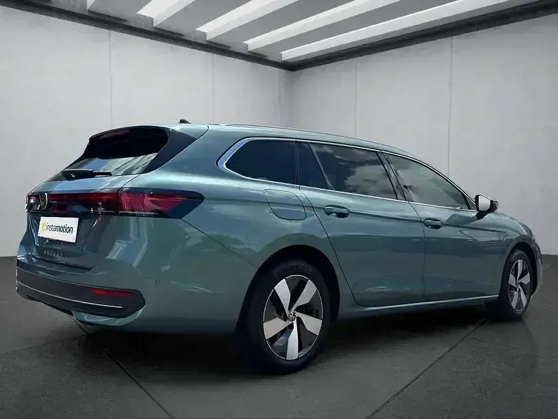 Gebraucht VW Passat 2025 Grün Kombi