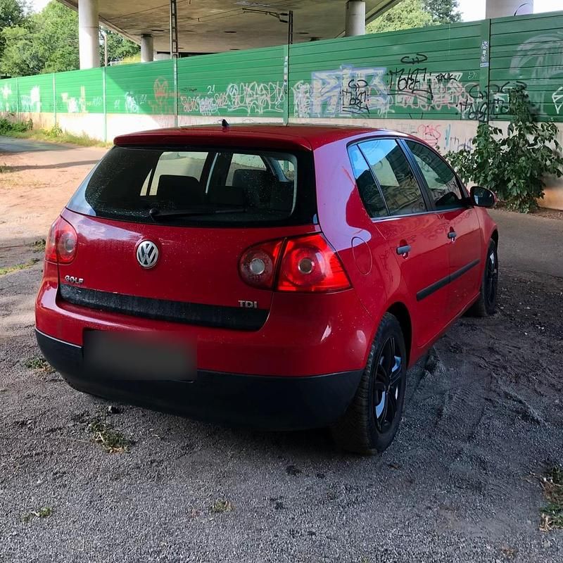 Gebraucht VW Golf V 105 PS (77 kW) 2005 Rot Kleinwagen