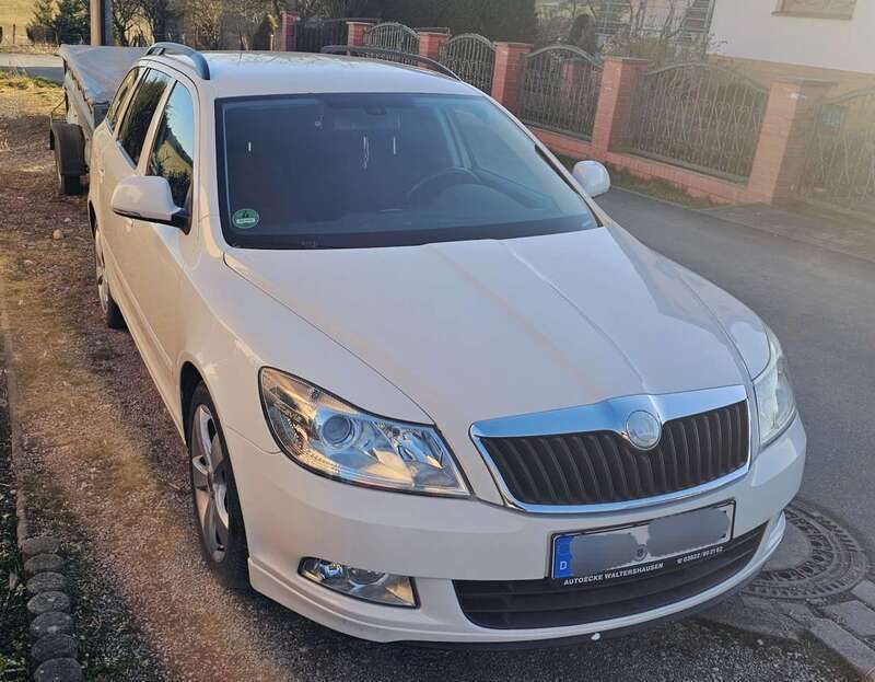 Weiß Gebraucht 2010 Skoda Octavia Sport Kombi | 4.444 € (Fairer Preis) - Bild 1/4