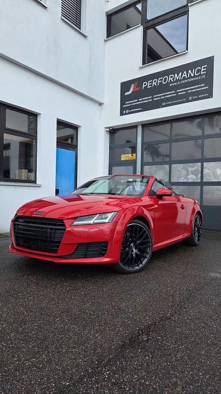Rot Gebraucht 2017 Audi TT Roadster Ambiente Cabrio | 29.990 € (Teuer) - Bild 1/4