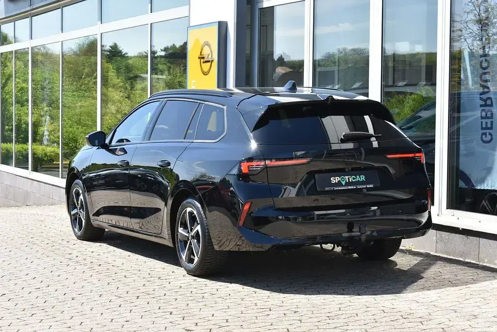 Second-hand Opel Astra 131 CP (96 kW) 2024 Negru Hatchback