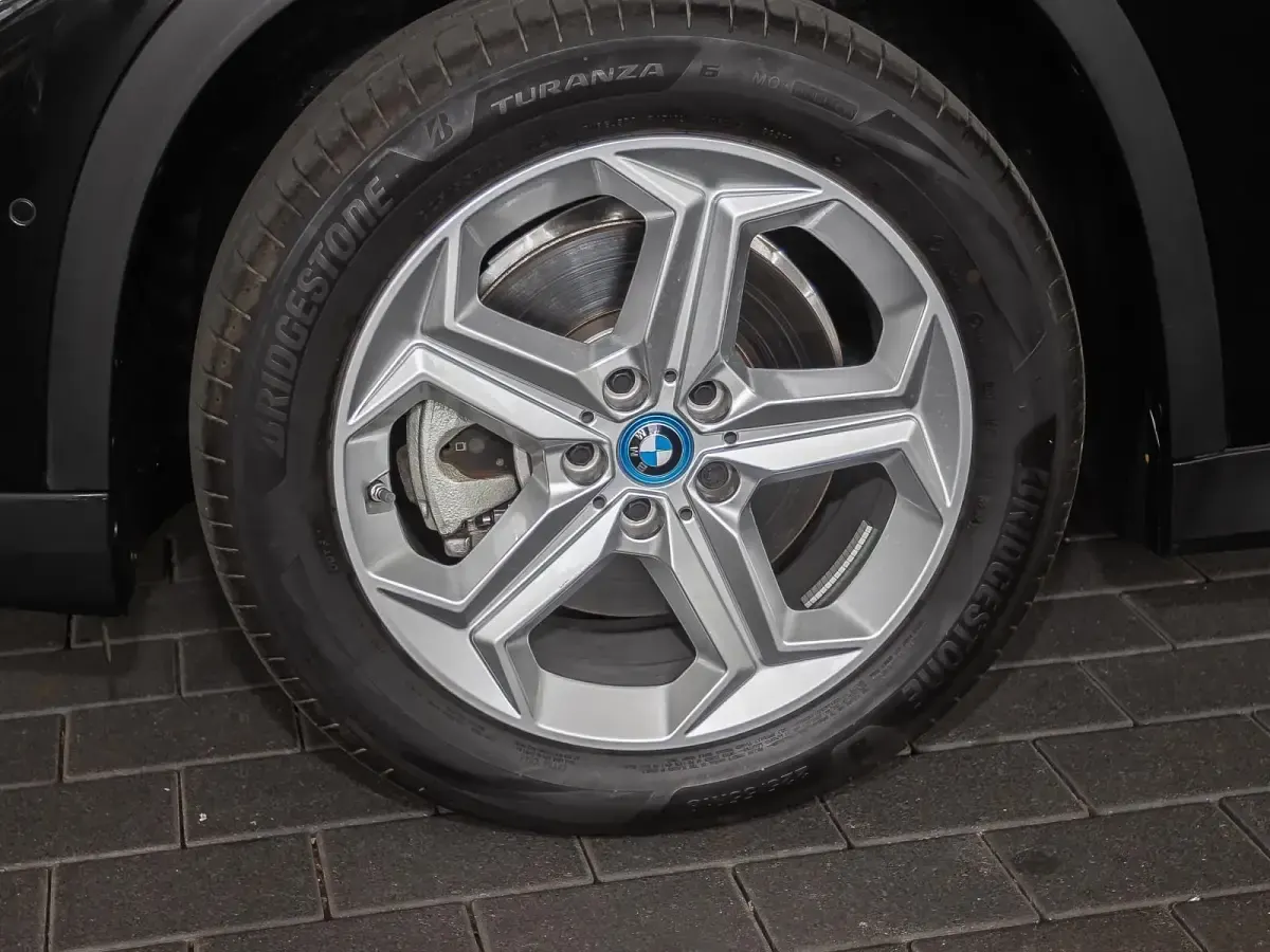 Gebraucht BMW iX1 Performance 230 kW (313 PS) 2024 Saphirschwarz SUV