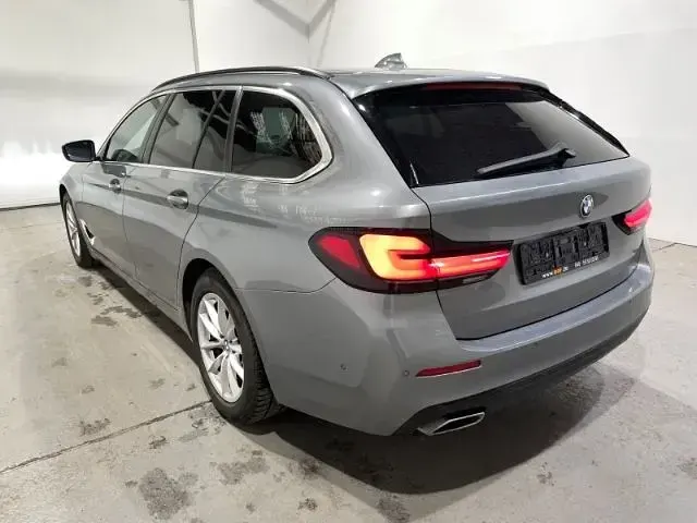 Gebraucht BMW 520 190 PS (139 kW) 2023 Skyscraper grey Kombi