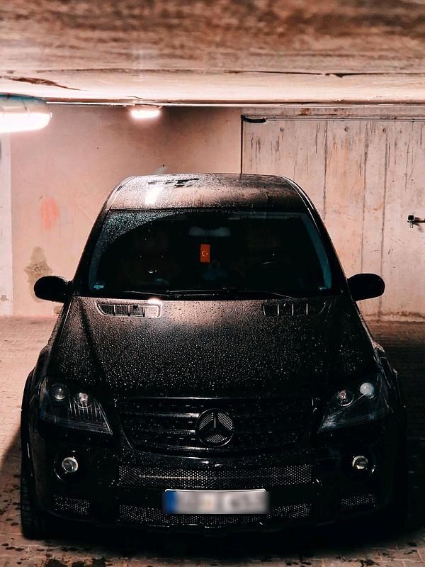 Schwarz Gebraucht 2007 Mercedes ML320 AMG SUV | 8.999 € - Bild 1/4