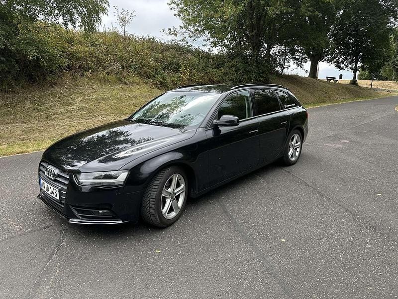 Schwarz Gebraucht 2013 Audi A4 Ambition Kombi | 11.999 € (Teuer) - Bild 1/4