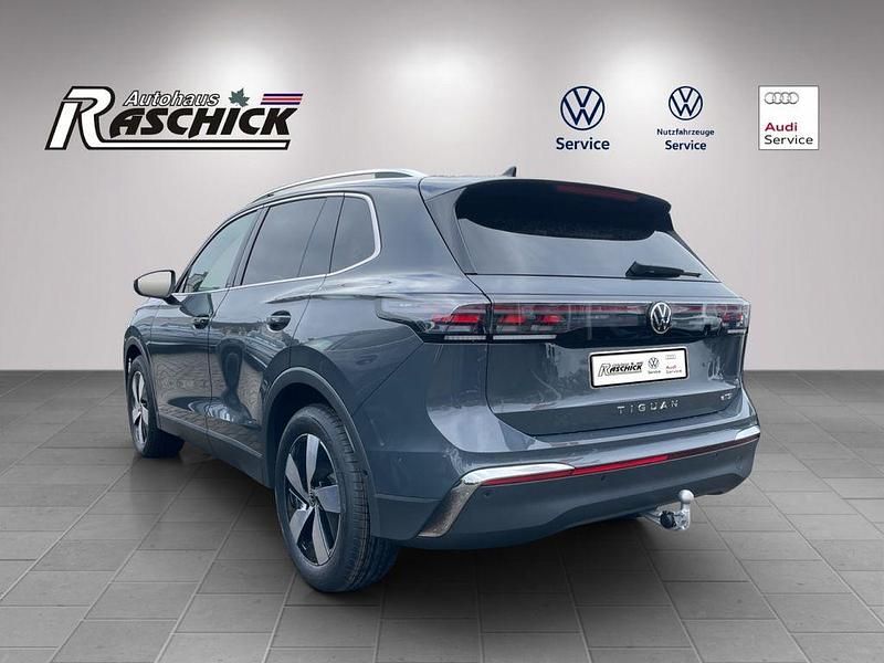 Neu VW Tiguan Elegance 150 PS (110 kW) 2025 Delfingrau SUV