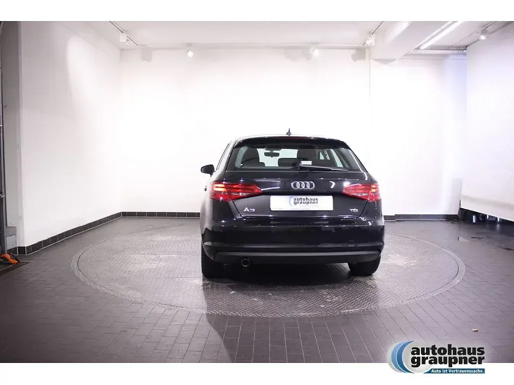 Gebraucht Audi A3 Attraction 110 PS (80 kW) 2016 Schwarz / mythosschwarz Limousine