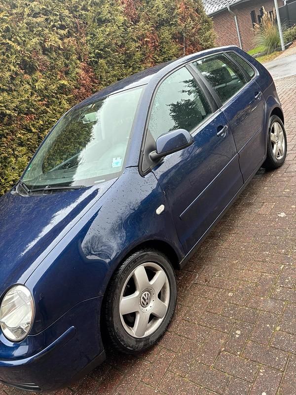 Blau Gebraucht 2003 VW Polo Limousine | 700 € (Superpreis) - Bild 1/4