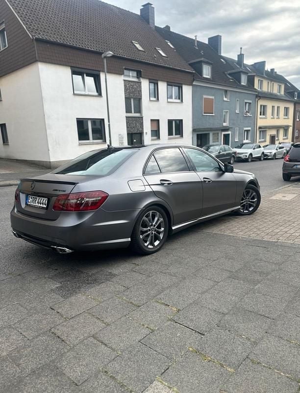 Braun Gebraucht 2010 Mercedes E350 AMG Limousine | 10.500 € (Superpreis) - Bild 1/4