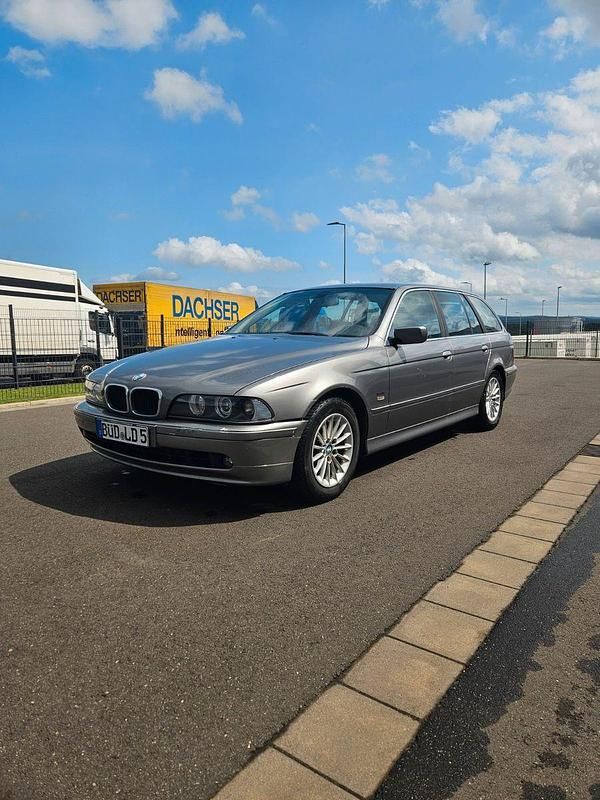 Grau Gebraucht 2003 BMW 530 Kombi | 2.400 € (Guter Preis) - Bild 1/4