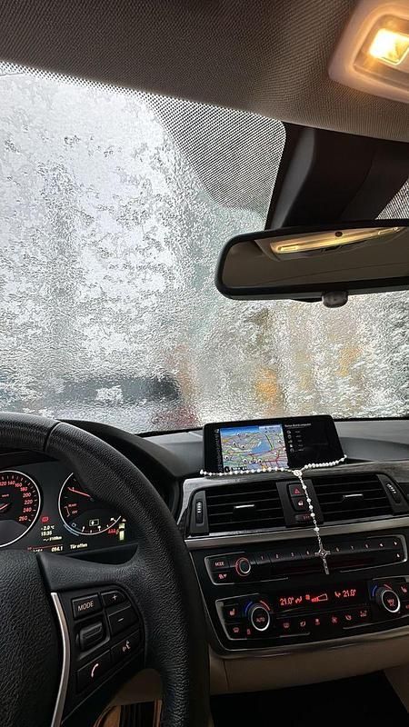 Gebraucht BMW 320 Luxury Line 184 PS (135 kW) 2014 Schwarz Kombi