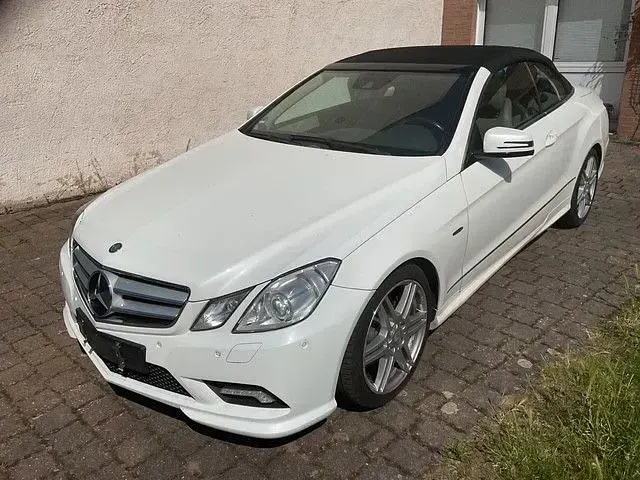 Gebraucht Mercedes E250 Elegance 204 PS (150 kW) 2011 Weiß Cabrio