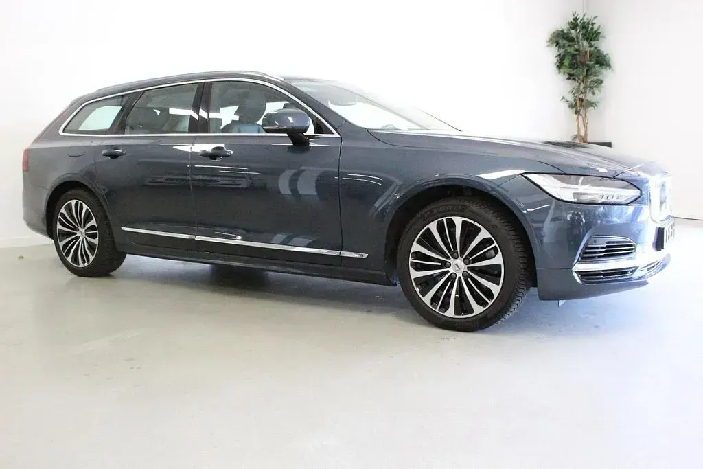 Gebraucht Volvo V90 Core 2022 Blau Kombi
