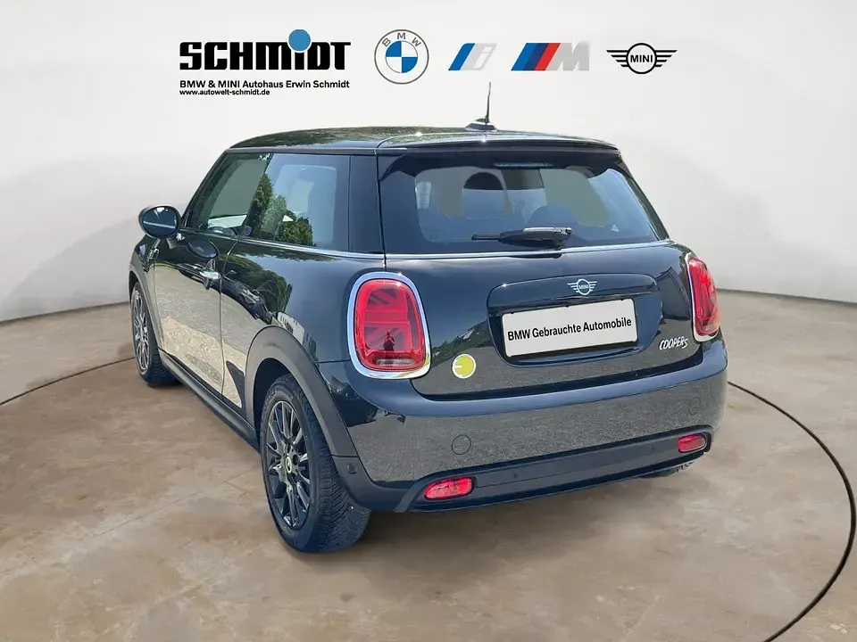 Käytetty Mini Cooper SE Classic 135 kW (184 HP) 2023 Musta Viistoperä