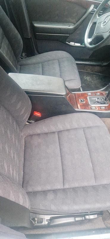 Second-hand Mercedes C180 122 CP (89 kW) 1997 Argintiu Berlinǎ