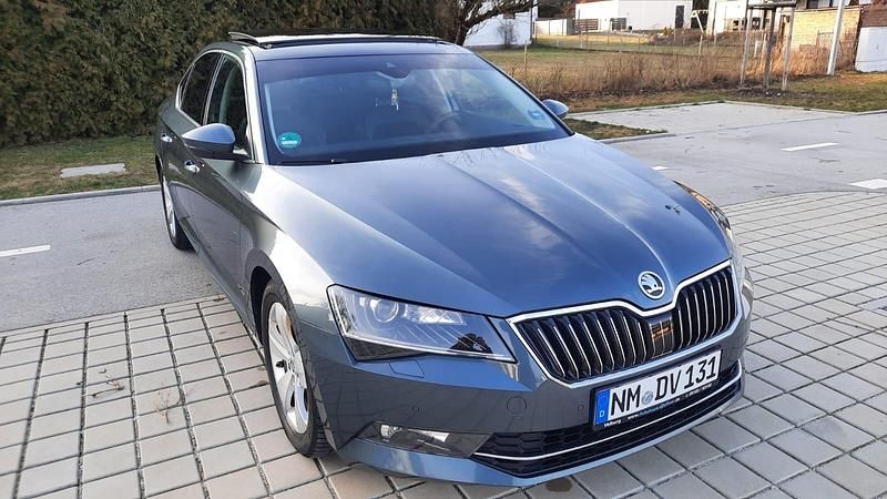 Gebraucht Skoda Superb Style 190 PS (139 kW) 2017 Grau Limousine
