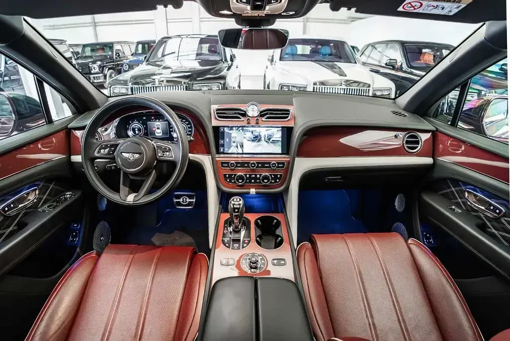 Gebraucht Bentley Bentayga Mulliner 549 PS (403 kW) 2024 Rot SUV