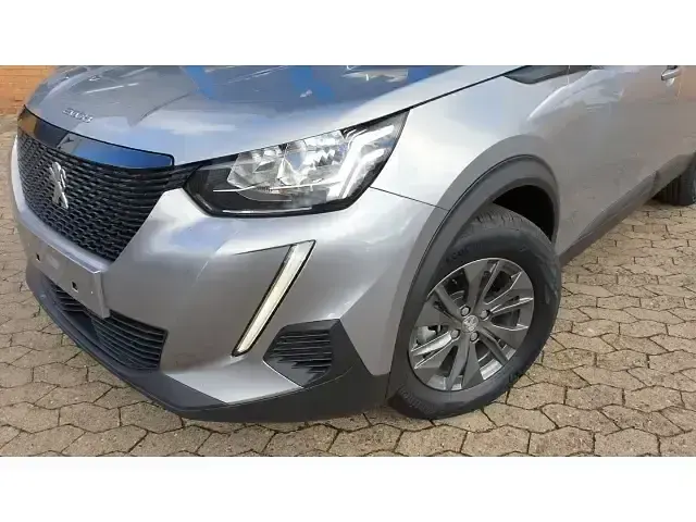 Gebraucht Peugeot 2008 Active 131 PS (96 kW) 2022 Grau SUV