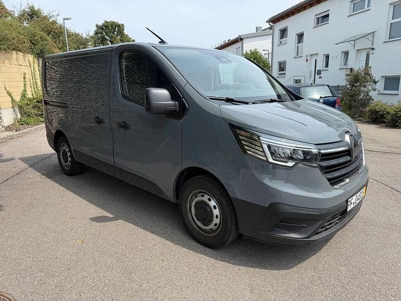 Grau Gebraucht 2025 Renault Trafic Van | 21.999 € - Bild 1/4