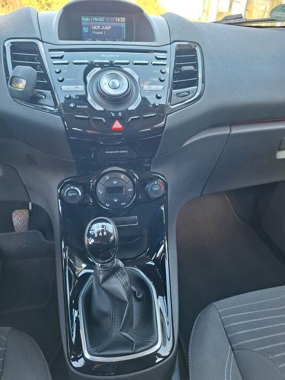 Silber Gebraucht 2013 Ford Fiesta SYNC Edition Kleinwagen | 3.300 € (Superpreis) - Bild 1/4