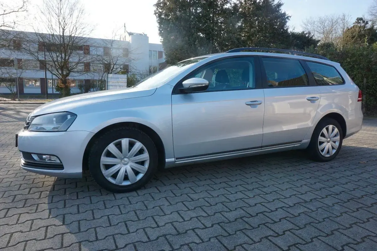 Gebraucht VW Passat Trendline 140 PS (102 kW) 2011 Silber Kombi