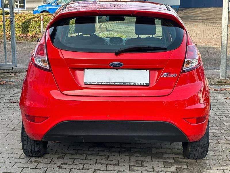Gebraucht Ford Fiesta 95 PS (69 kW) 2017 Rot Limousine