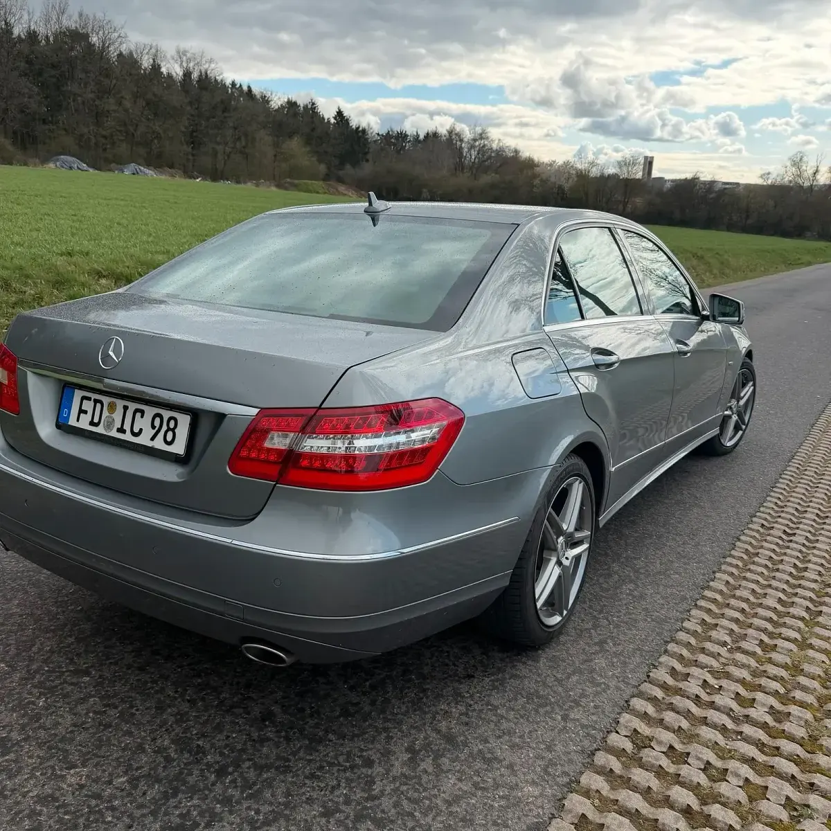 Gebraucht Mercedes E300 Avantgarde 231 PS (169 kW) 2011 Silber Limousine