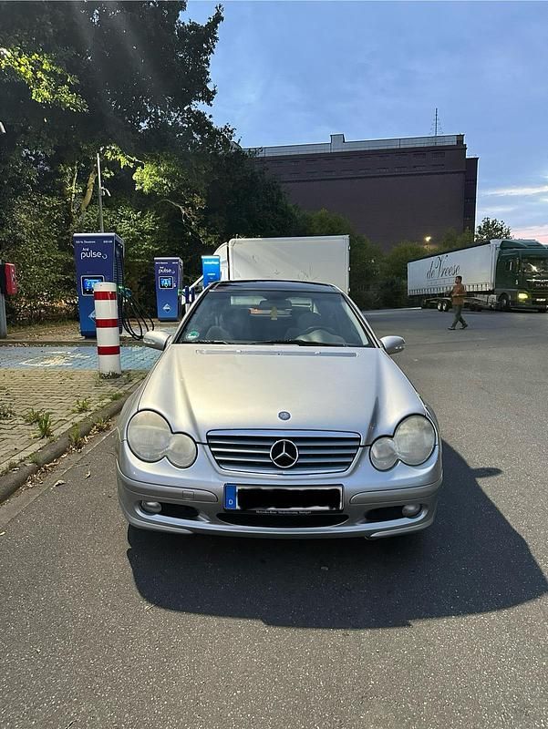 Silber Gebraucht 2001 Mercedes C180 Coupé | 1.700 € (Fairer Preis) - Bild 1/4