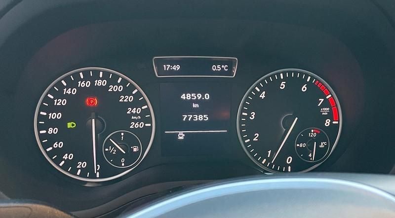 Gebraucht Mercedes B180 122 PS (89 kW) 2012 Grau Van / Kleinbus