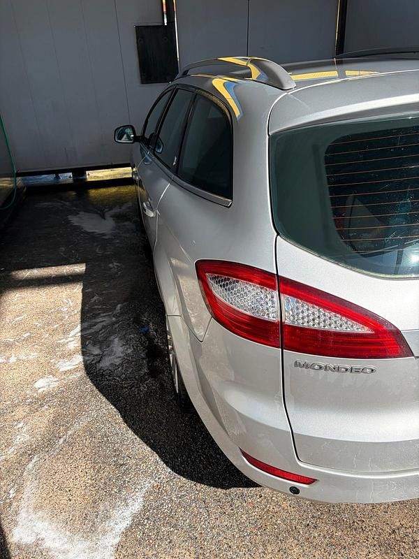 Gebraucht Ford Mondeo 140 PS (102 kW) 2008 Silber Kombi