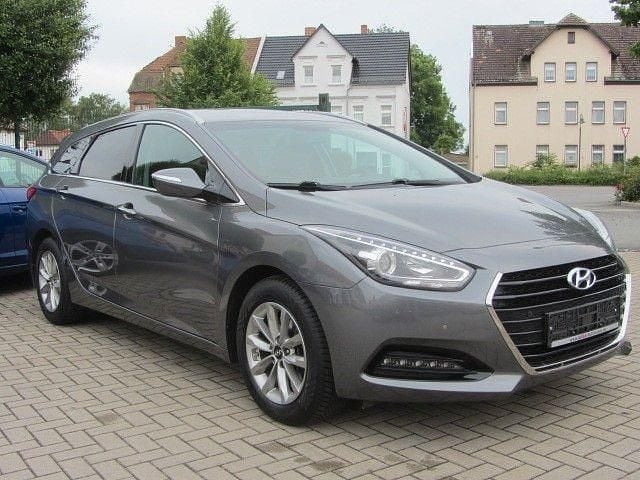 Braun Gebraucht 2016 Hyundai i40 Trend Limousine | 10.990 € (Fairer Preis) - Bild 1/4