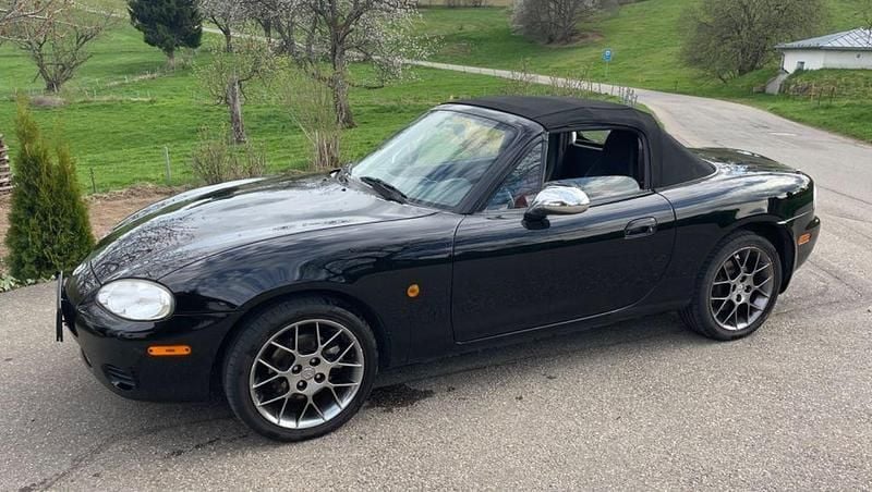 Second-hand Mazda MX5 110 CP (80 kW) 2004 Negru Cabrio