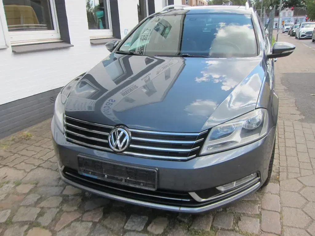 Gebraucht VW Passat Highline 140 PS (102 kW) 2012 Grau Limousine