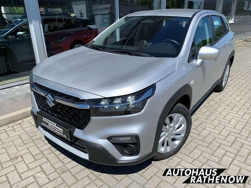 Neu Suzuki SX4 129 PS (94 kW) 2025 Silky silver metallic SUV