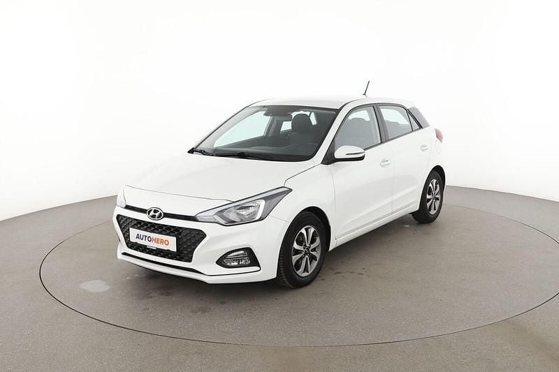 Weiß Gebraucht 2019 Hyundai i20 Trend Limousine | 10.370 € (Fairer Preis) - Bild 1/3