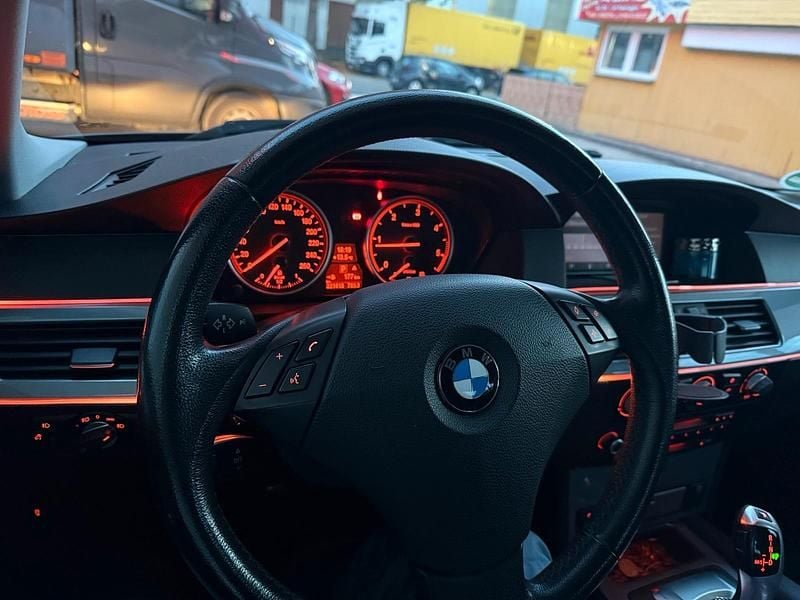 Grau Gebraucht 2009 BMW 520 Limousine | 7.000 € (Fairer Preis) - Bild 1/4