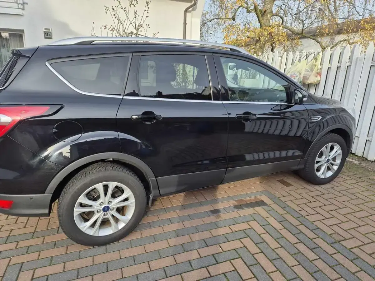 Usado Ford Kuga Titanium 150 HP (110 kW) 2019 SUV