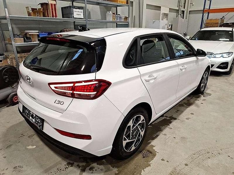 Gebraucht Hyundai i30 Style 101 PS (74 kW) 2024 Weiß Limousine